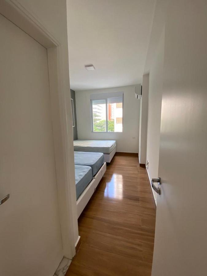 Apartamento Guaruja Pitangueiras 50 Metros Da Praia. Exteriör bild